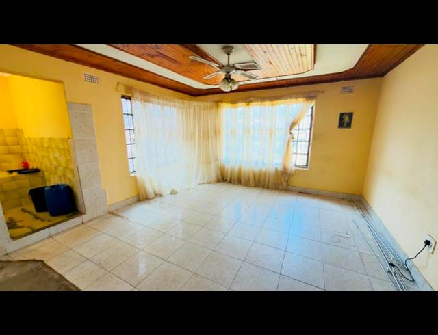 4 BEDROOM HOUSE FOR SALE IN UMLAZI BB